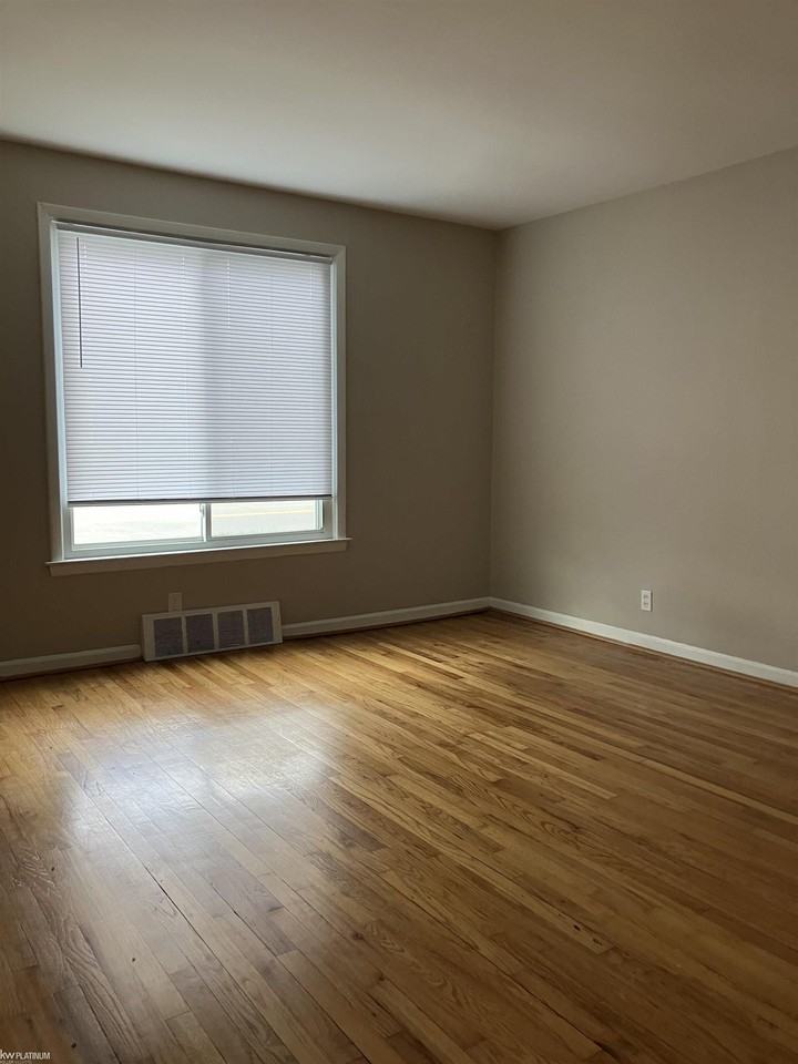 172 172 N #1 Avenue - Photo 5 of 10