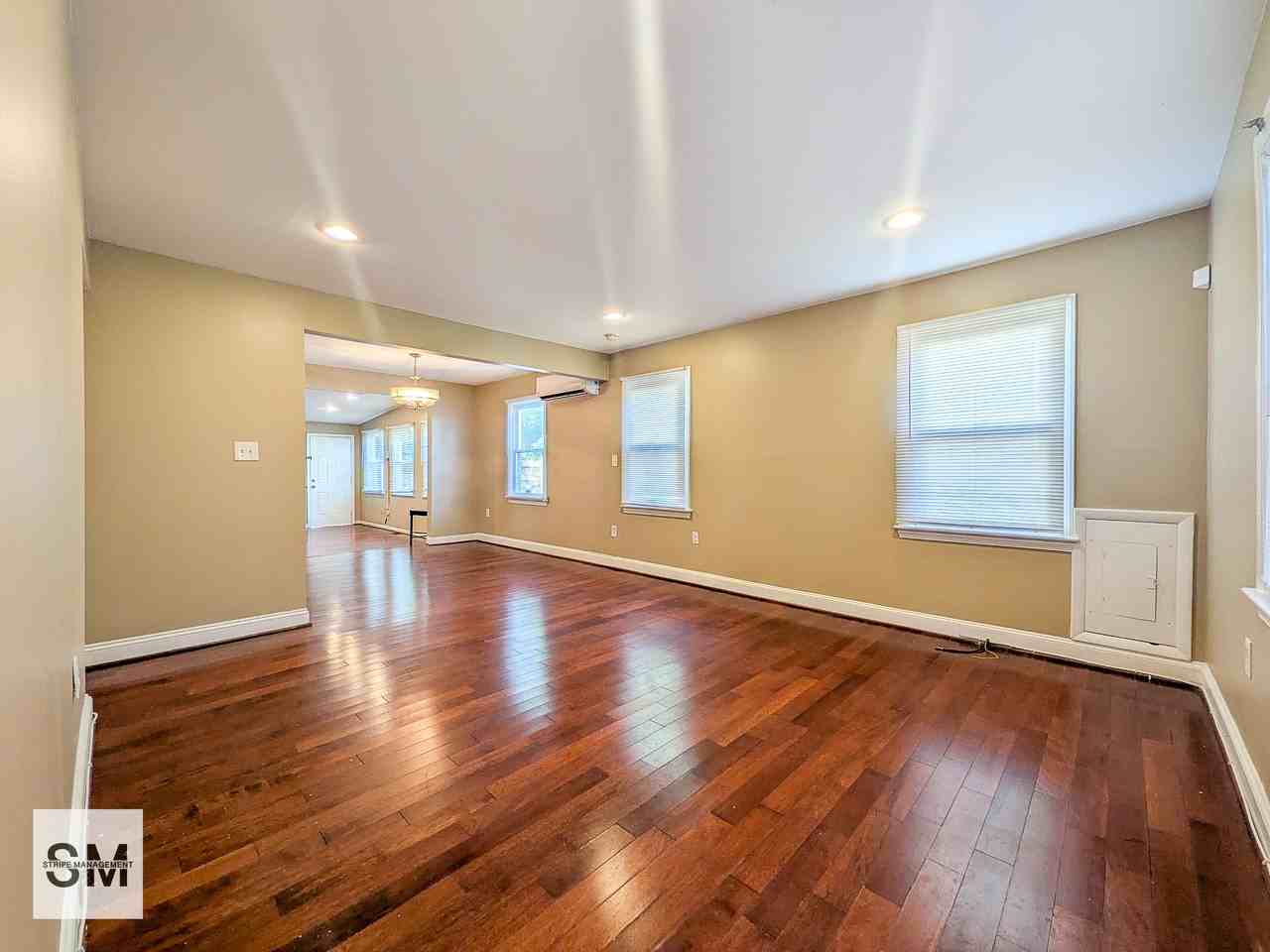 127 N Huron Dr #1 - Photo 3 of 26