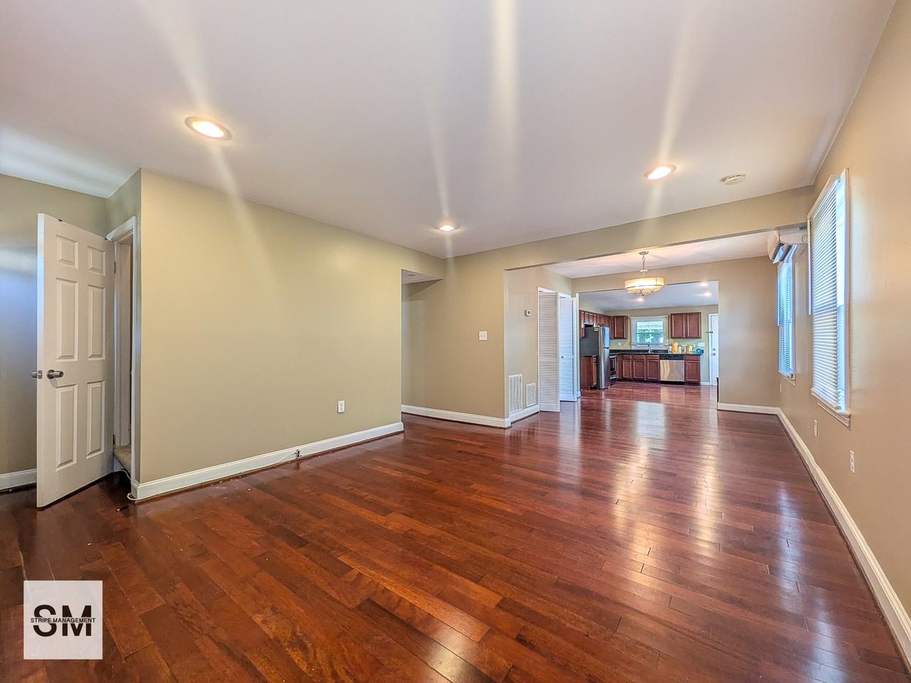 127 N Huron Dr #1 - Photo 4 of 26