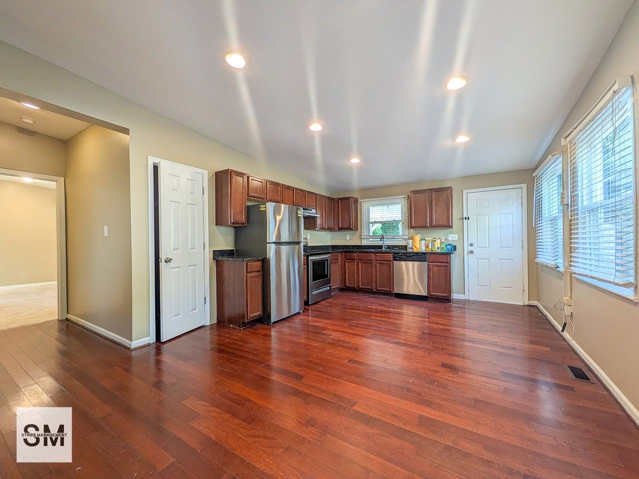 127 N Huron Dr #1 - Photo 6 of 26