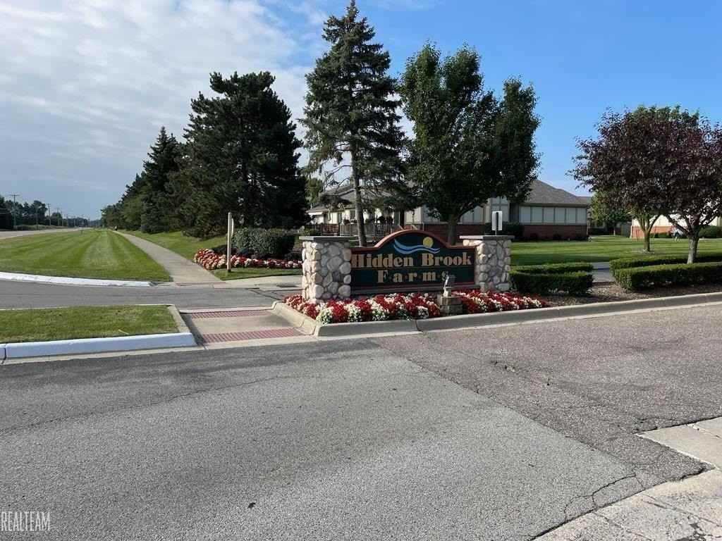 42200 Aspen Ct - Photo 2 of 17