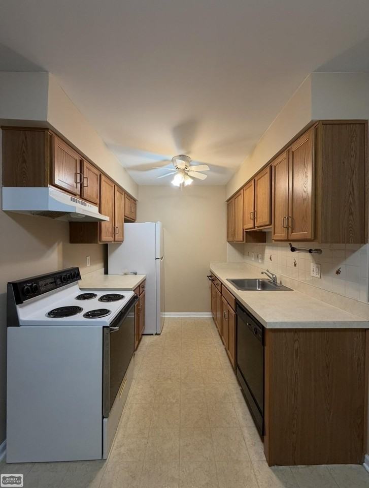 35401 Hickory Woods Ln #3 - Photo 4 of 12