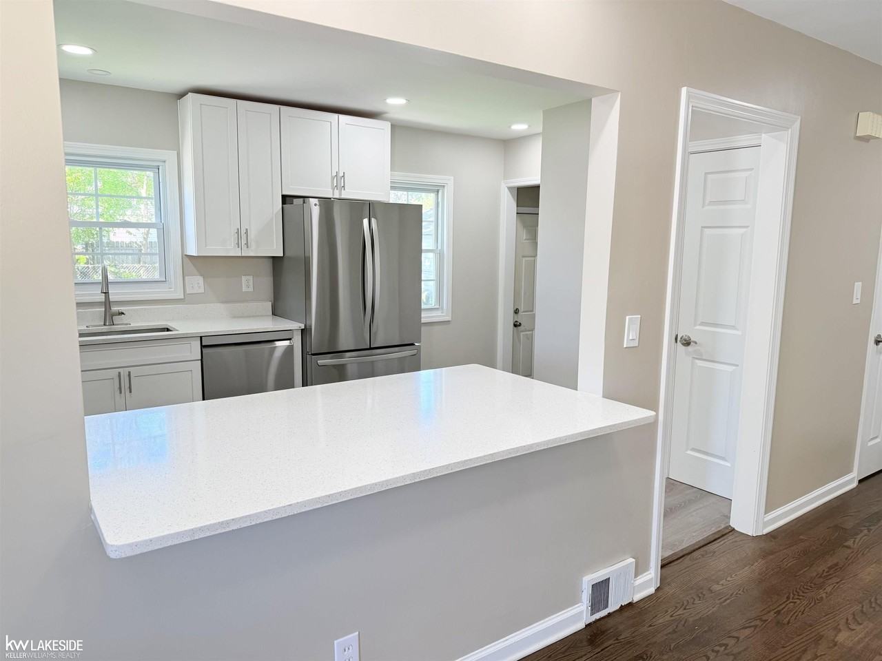22126 Alger St - Photo 4 of 14