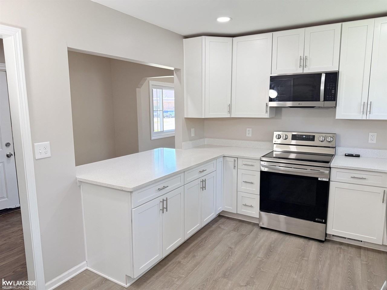 22126 Alger St - Photo 6 of 14