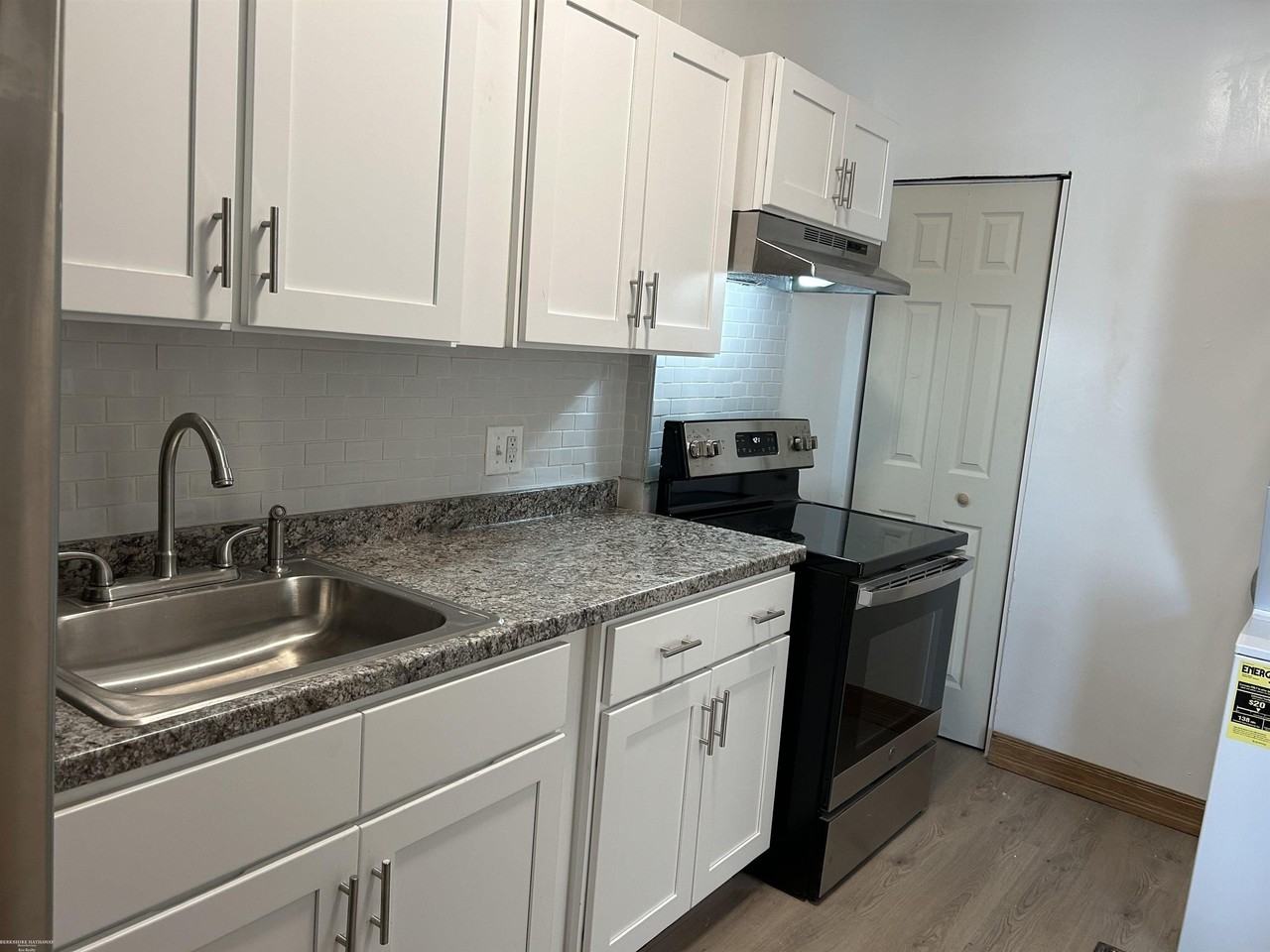 4766 Commonwealth St #1N - Photo 3 of 31