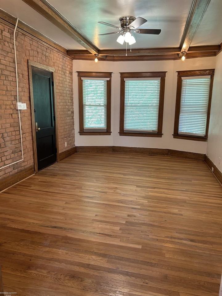 4766 Commonwealth St #1N - Photo 4 of 31