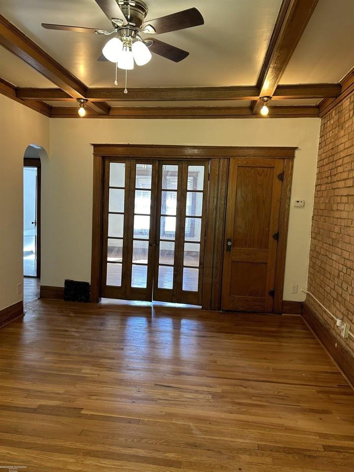 4766 Commonwealth St #1N - Photo 5 of 31