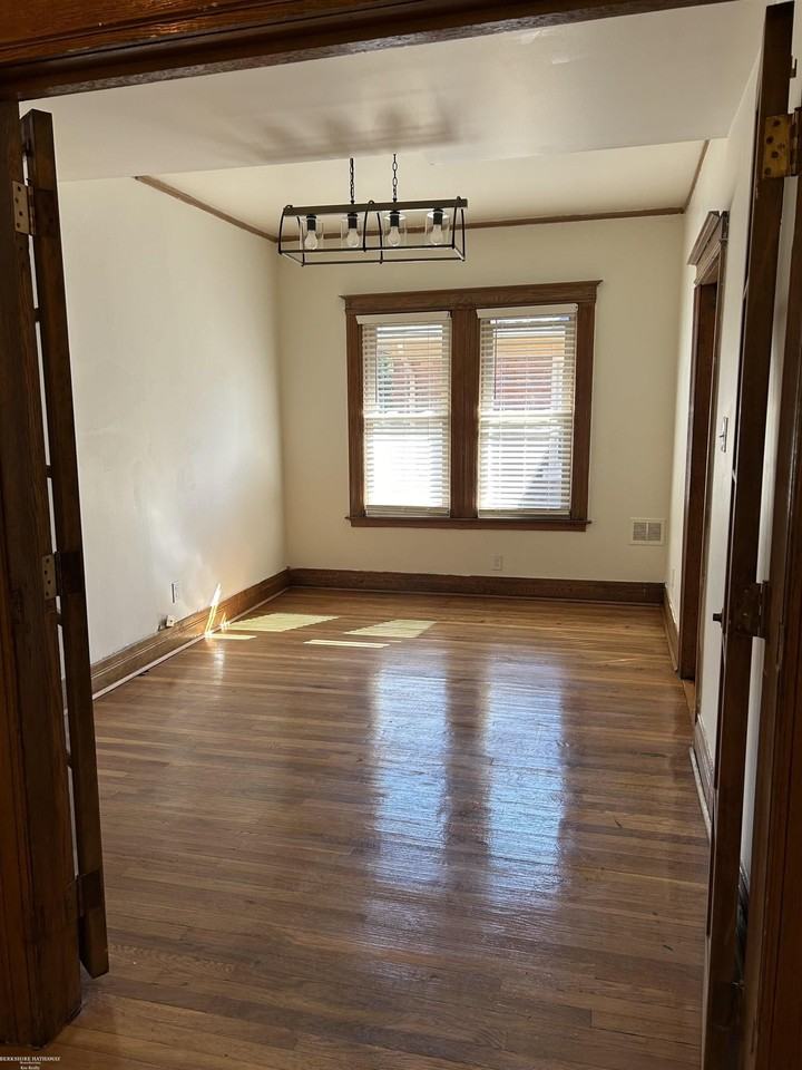4766 Commonwealth St #1N - Photo 7 of 31