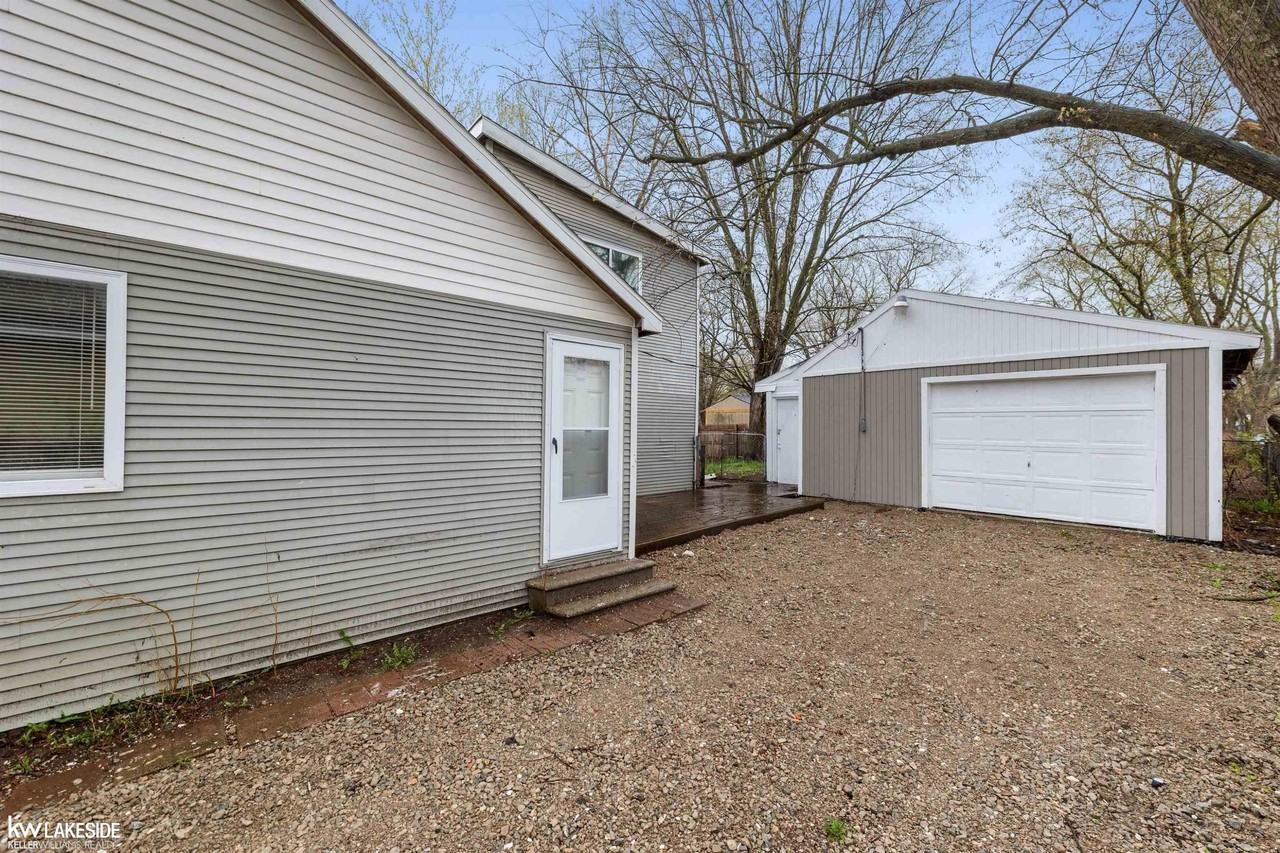 2105 Lambden Rd - Photo 3 of 22