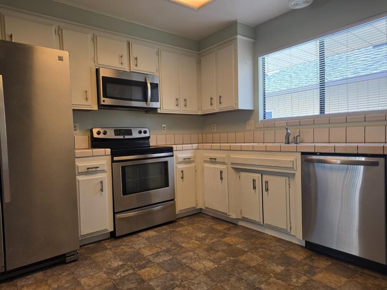 1884 Cherokee Dr - Photo 2 of 12