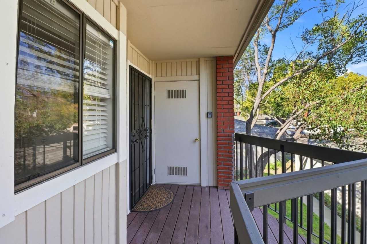 3241 Shadow Park Pl - Photo 3 of 15
