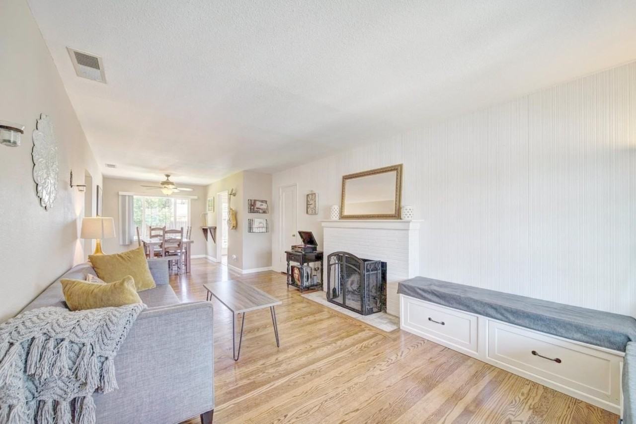 1024 Locust St - Photo 2 of 18