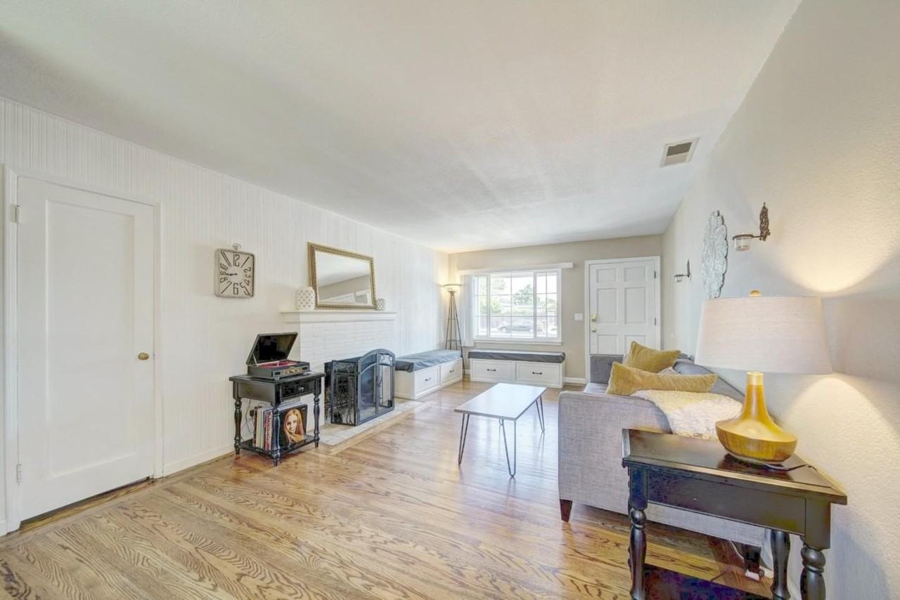 1024 Locust St - Photo 3 of 18
