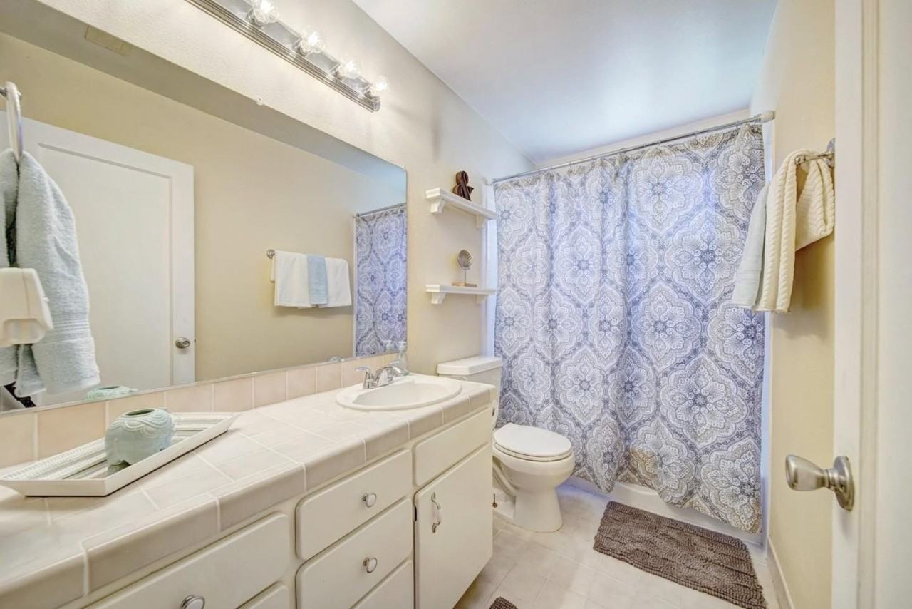 1024 Locust St - Photo 7 of 18