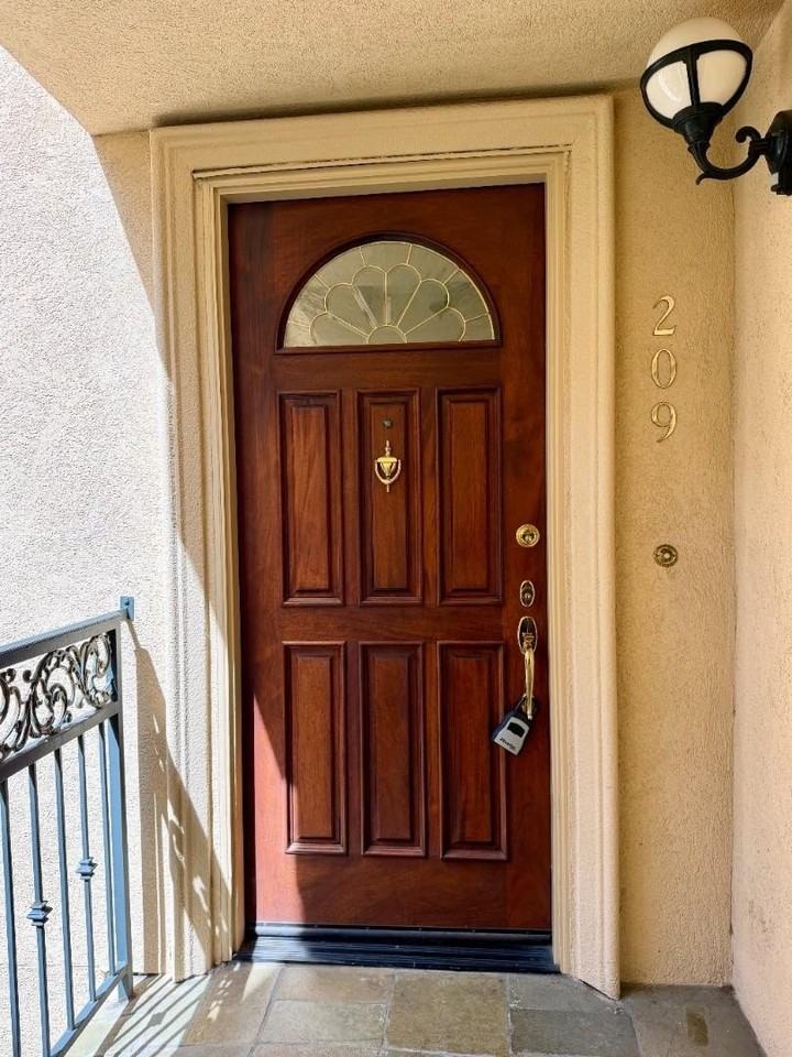153 N San Mateo Dr - Photo 5 of 17