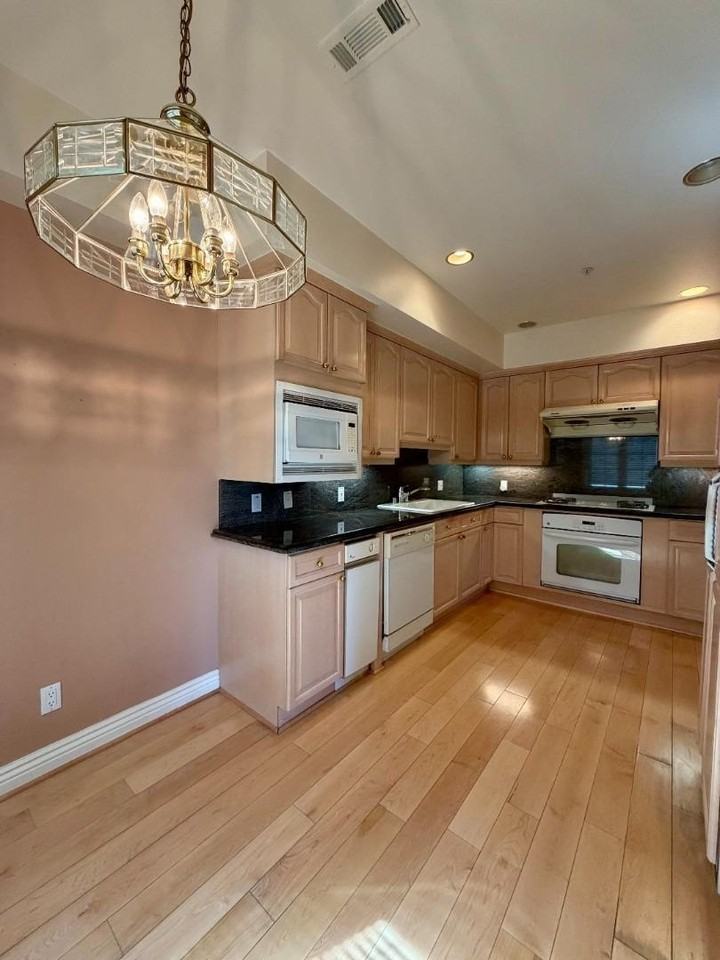 153 N San Mateo Dr - Photo 6 of 17