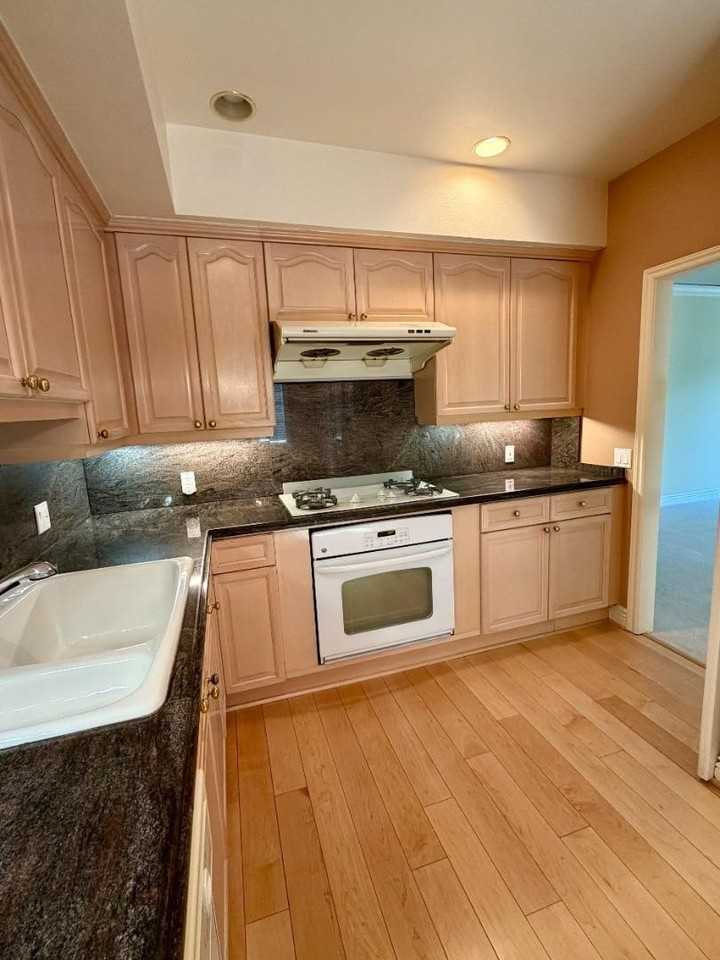 153 N San Mateo Dr - Photo 7 of 17