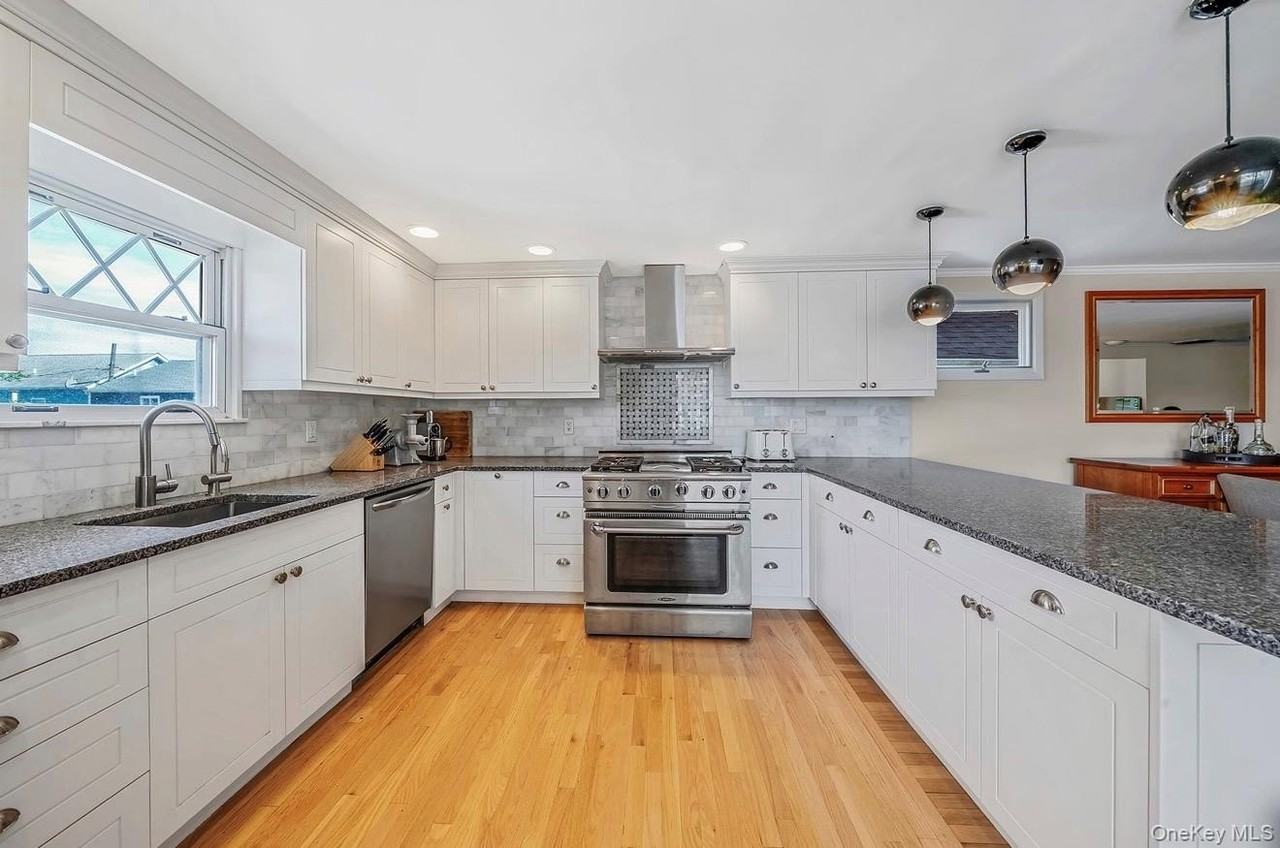 105 Vermont St - Photo 3 of 18
