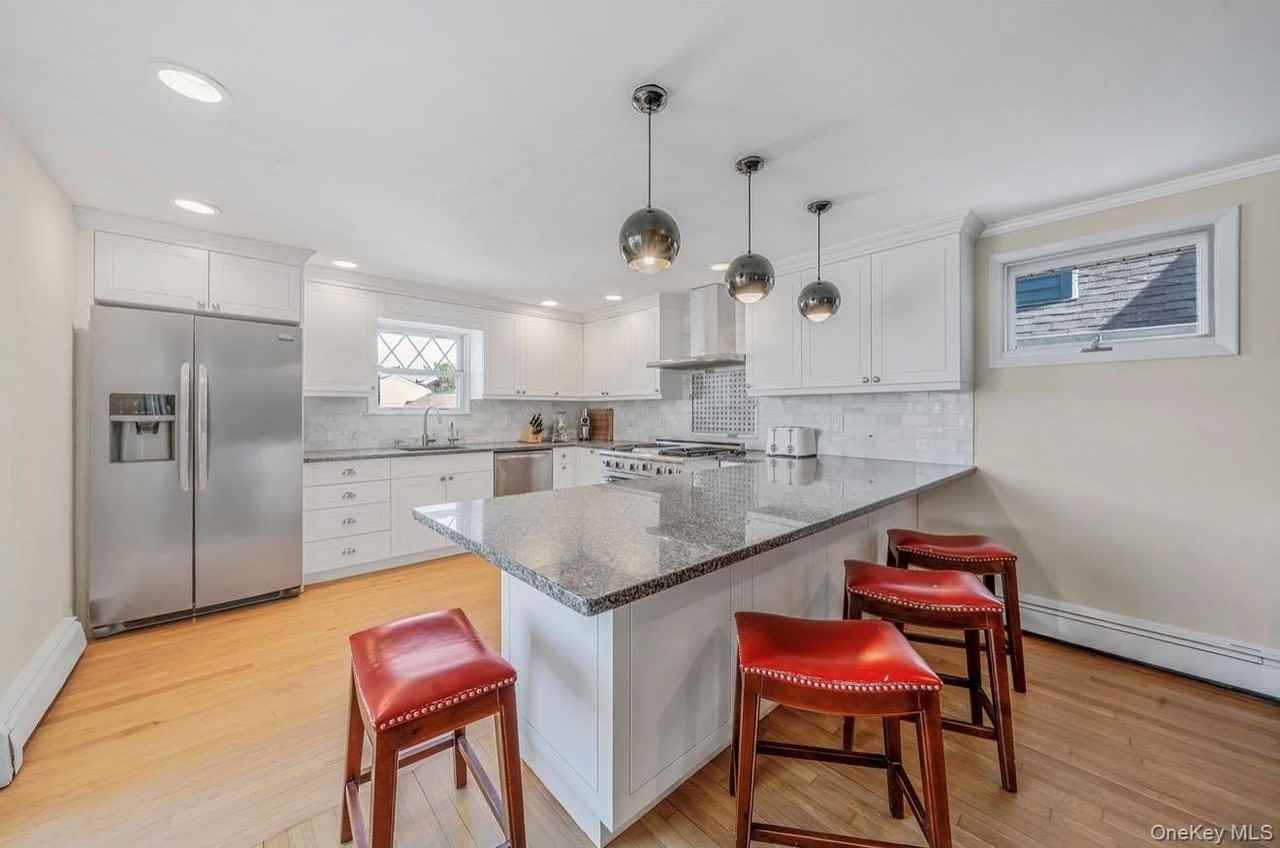 105 Vermont St - Photo 4 of 18