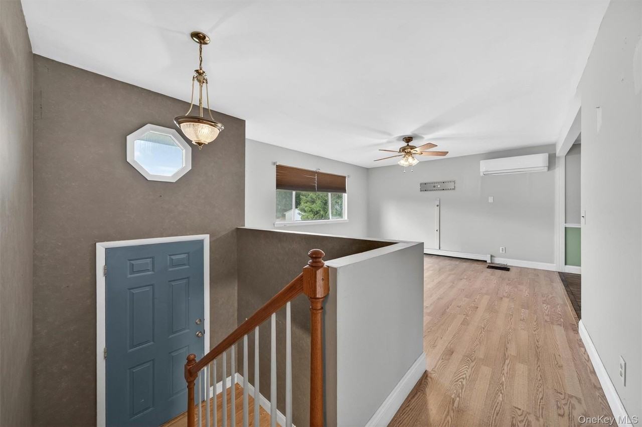 76 Maureen Dr - Photo 5 of 40