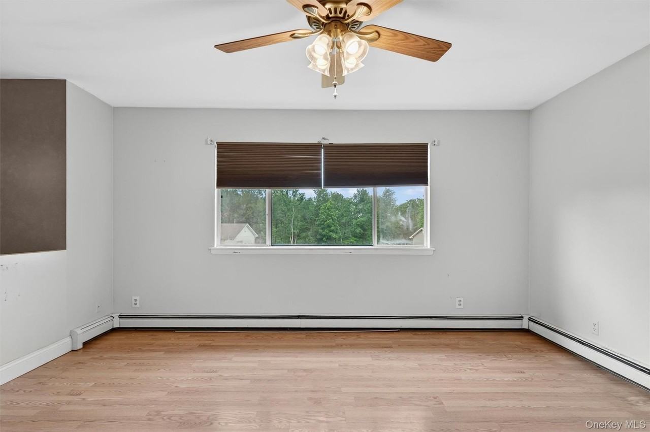 76 Maureen Dr - Photo 7 of 40
