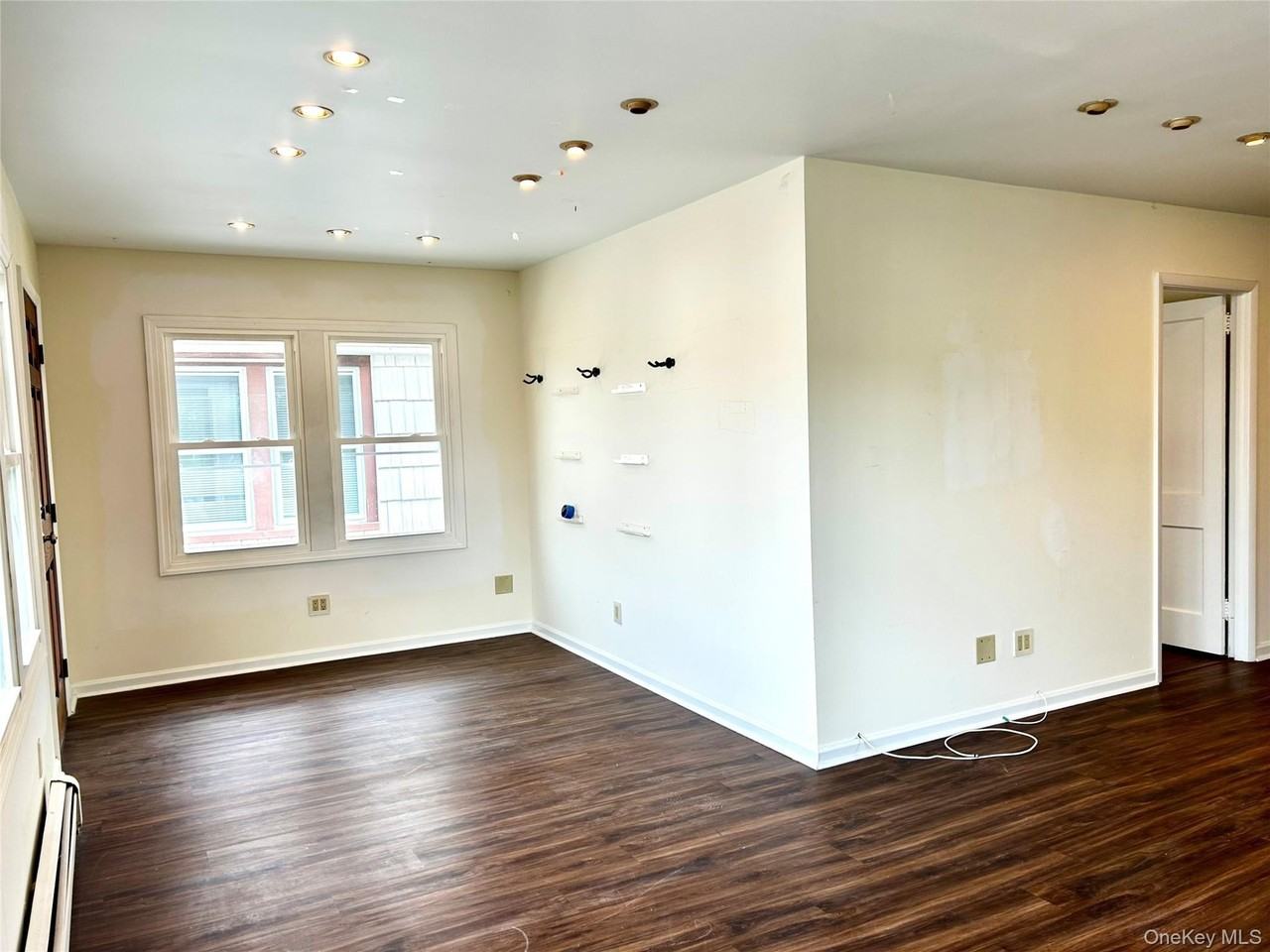 105 Ohio Ave - Photo 4 of 34
