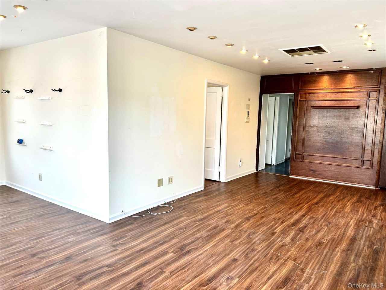 105 Ohio Ave - Photo 5 of 34