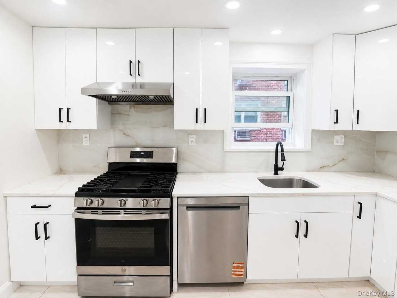 16515 65th Ave #2FL - Photo 3 of 15