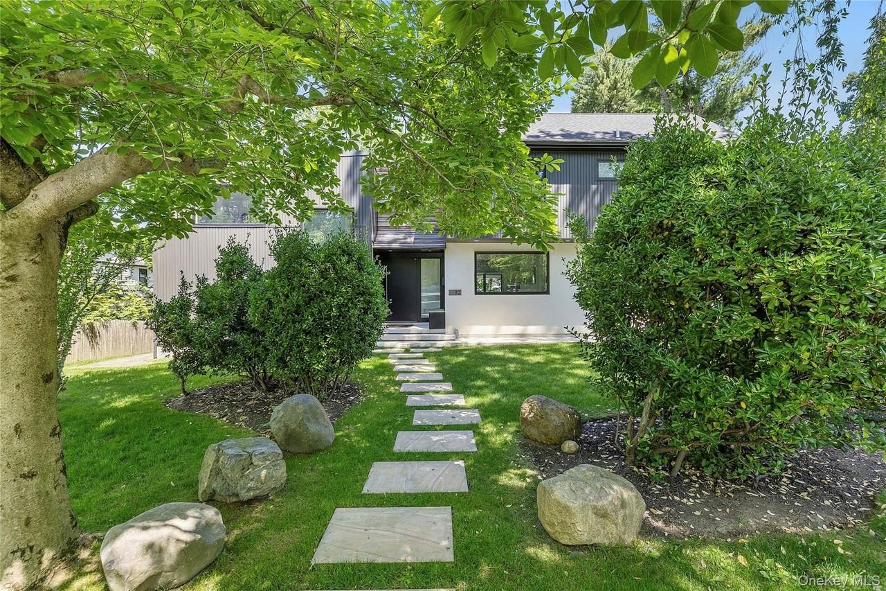 112 Huntington Rd - Photo 2 of 25