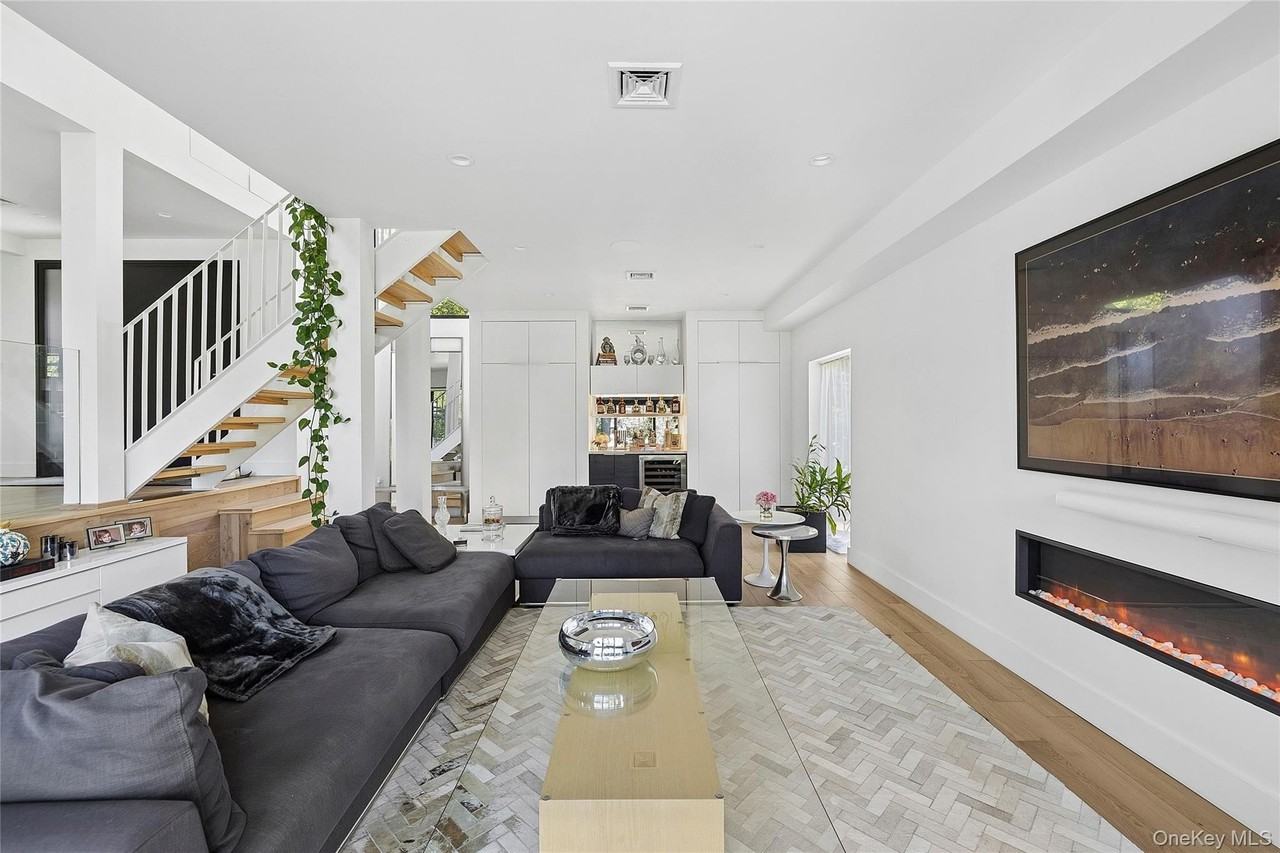 112 Huntington Rd - Photo 5 of 25