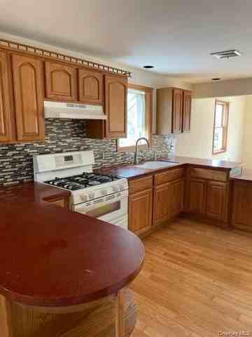 22 New Point Pl - Photo 3 of 7