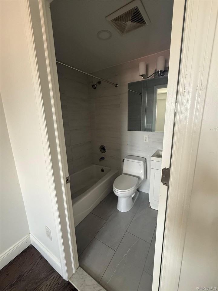 3444 59th St #3F - Photo 5 of 12