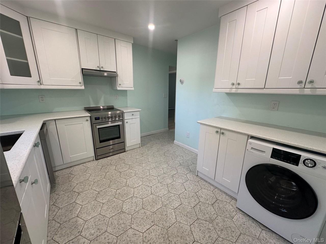 7 Bolton Dr - Photo 2 of 10