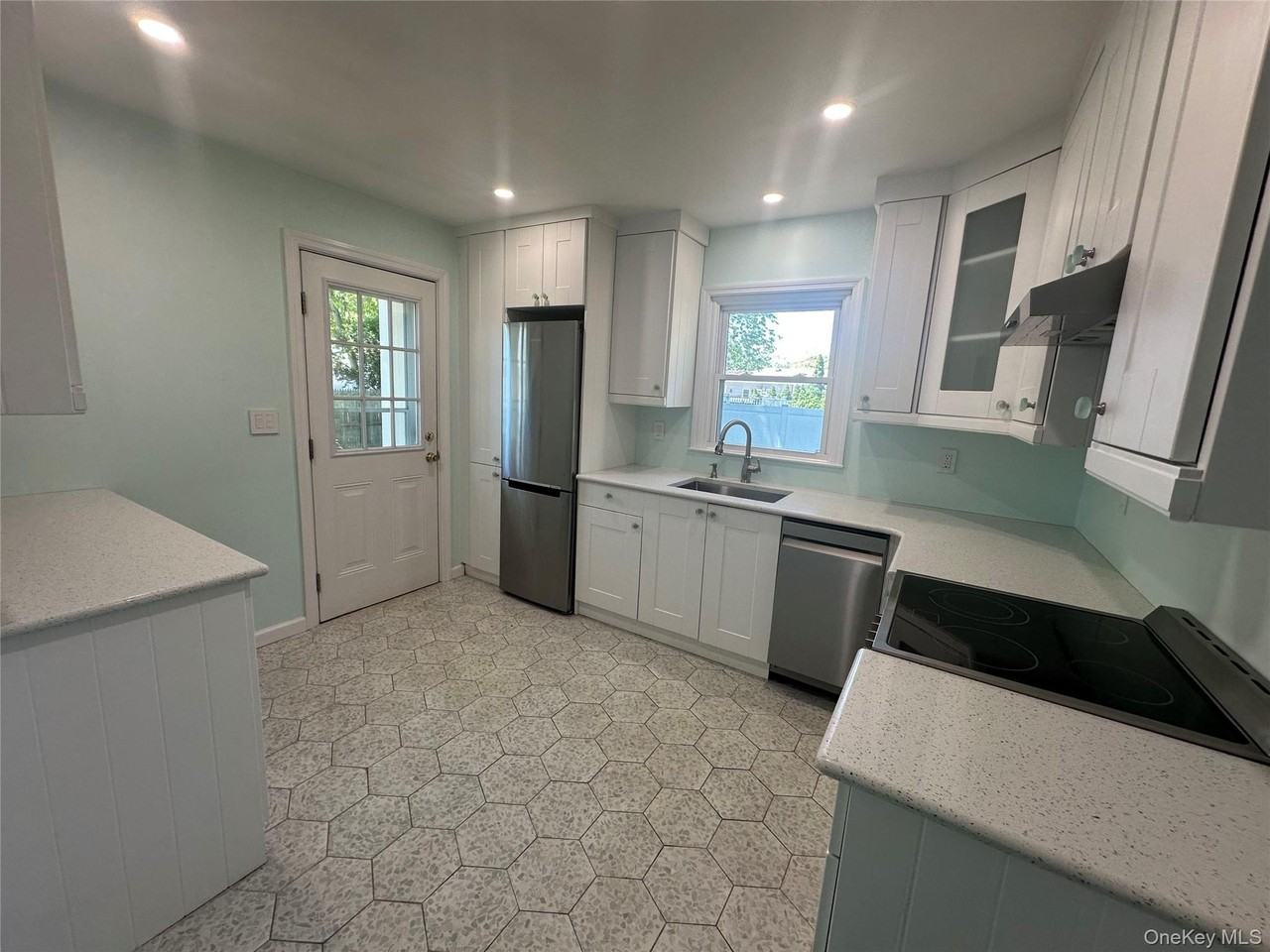 7 Bolton Dr - Photo 4 of 10