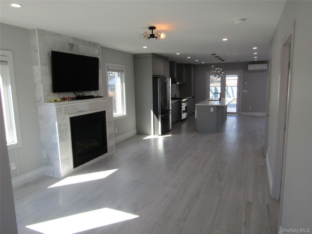 89 Kenneth Pl - Photo 2 of 26