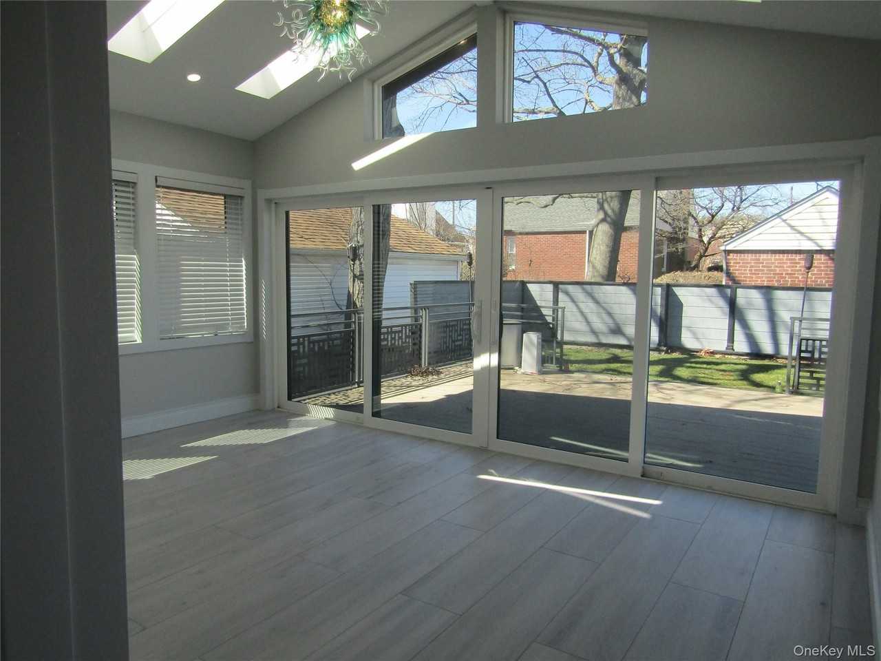 89 Kenneth Pl - Photo 7 of 26
