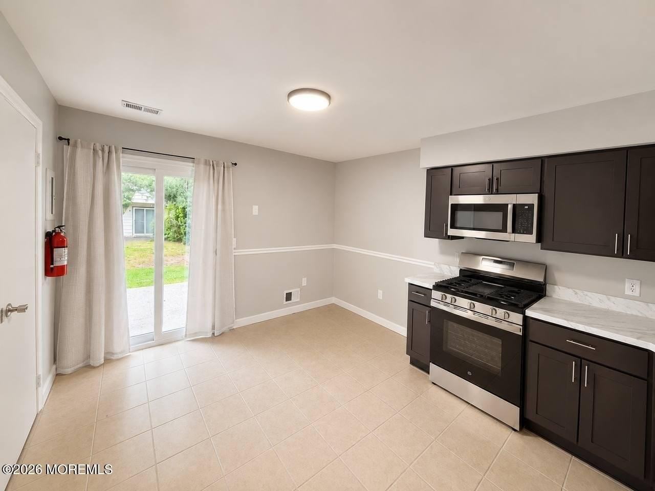 1144 Sawmill Rd #121 - Photo 7 of 23