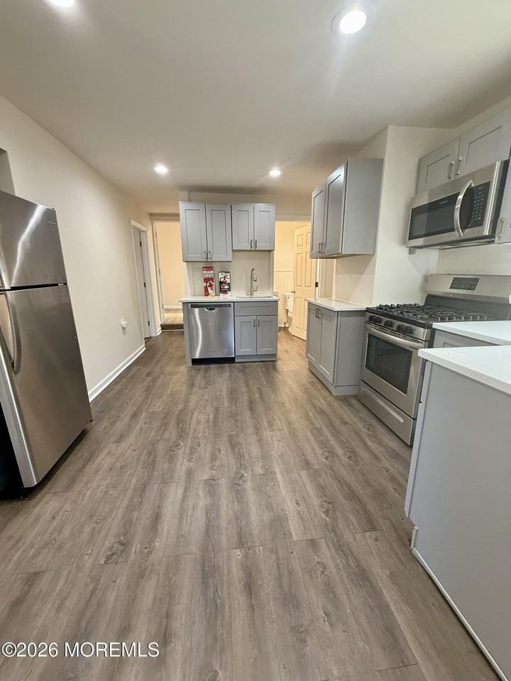 153 Seabreeze Ave #3 - Photo 2 of 4