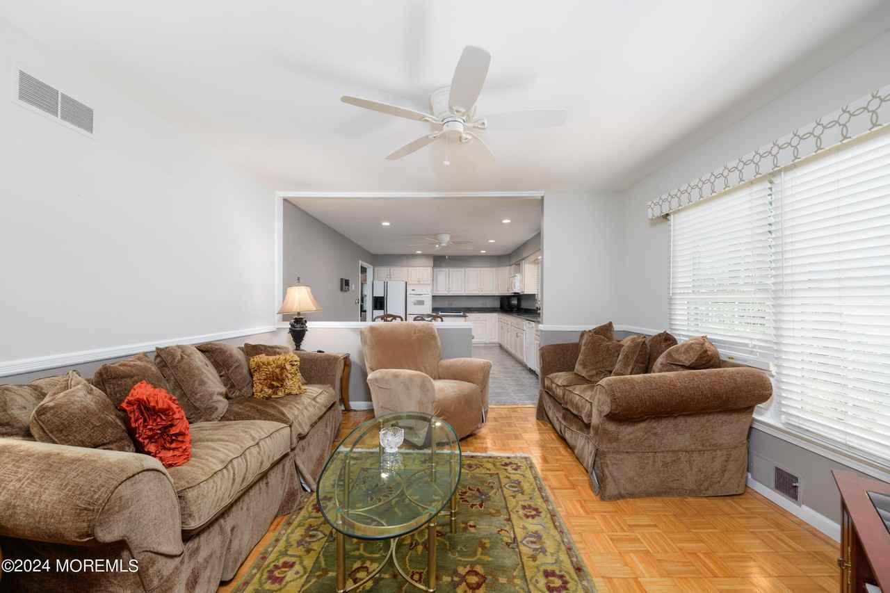 2229 Fromkin Dr - Photo 4 of 43