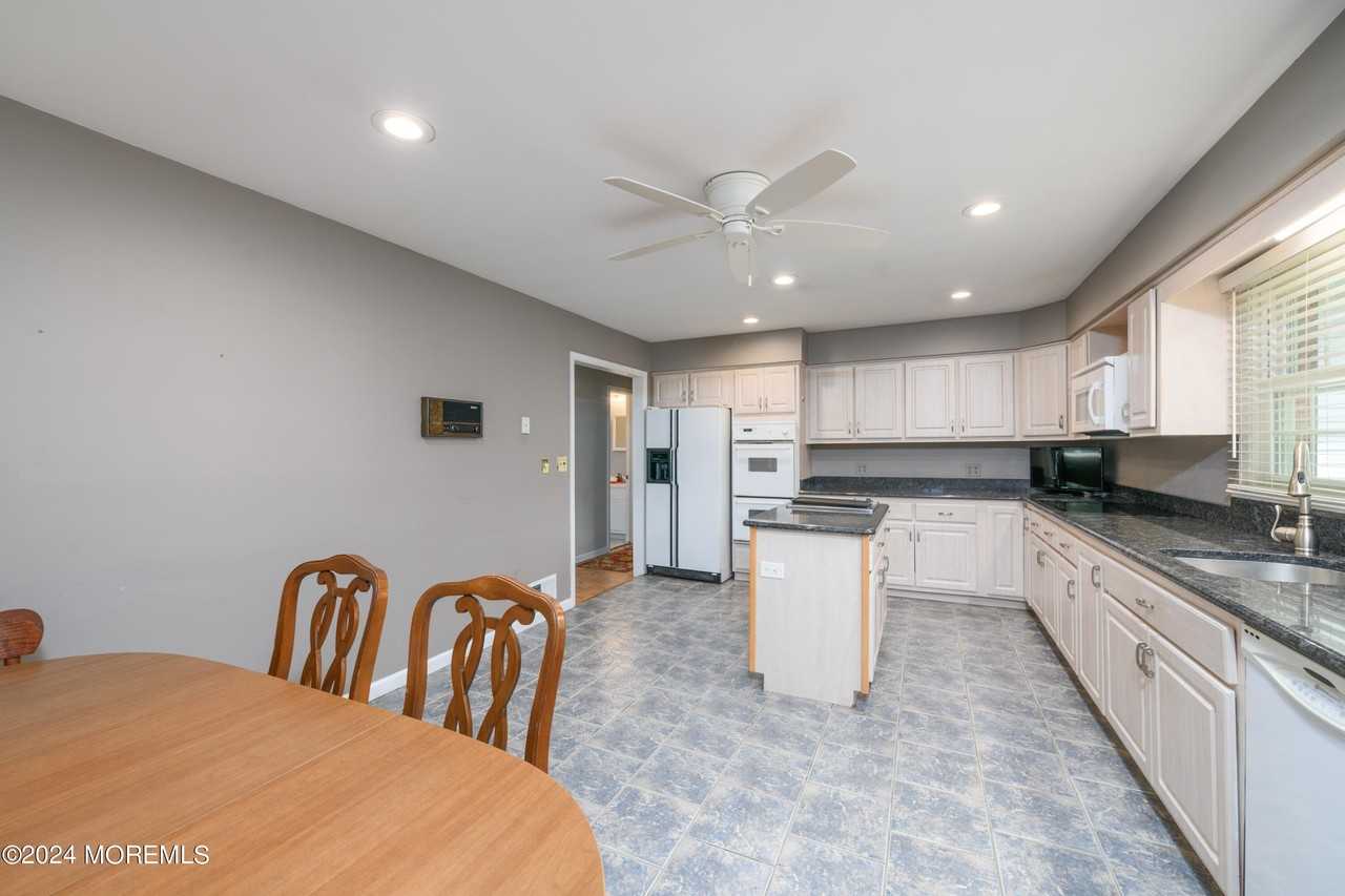 2229 Fromkin Dr - Photo 6 of 43