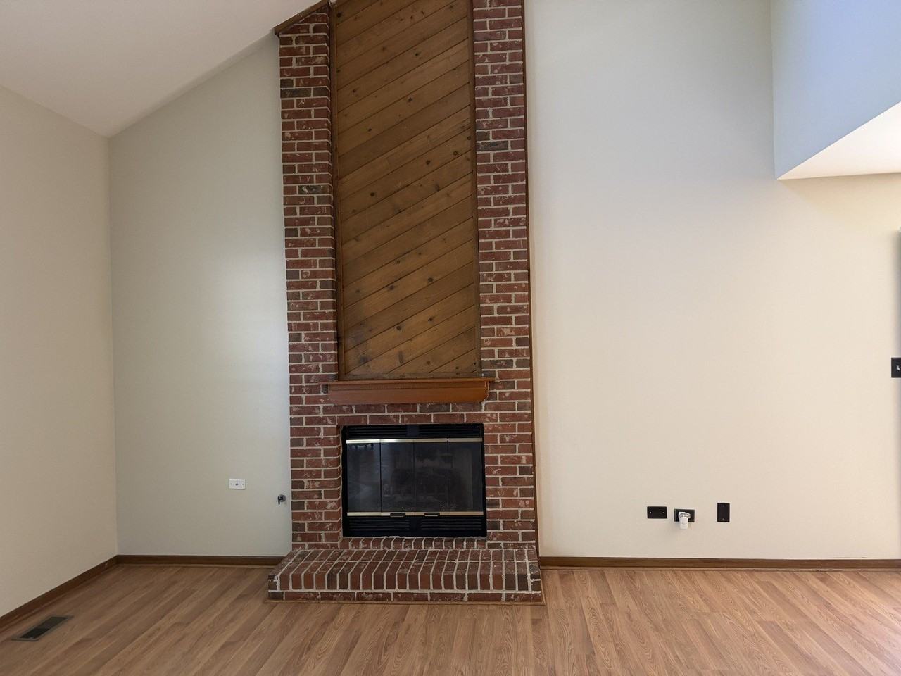 101 S Oakhurst Dr - Photo 5 of 15
