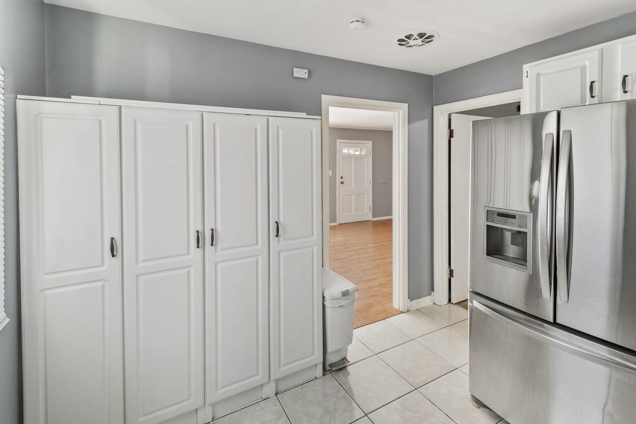 17561 Hillside Ave - Photo 4 of 17