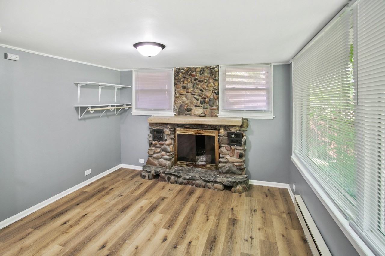 17561 Hillside Ave - Photo 5 of 17