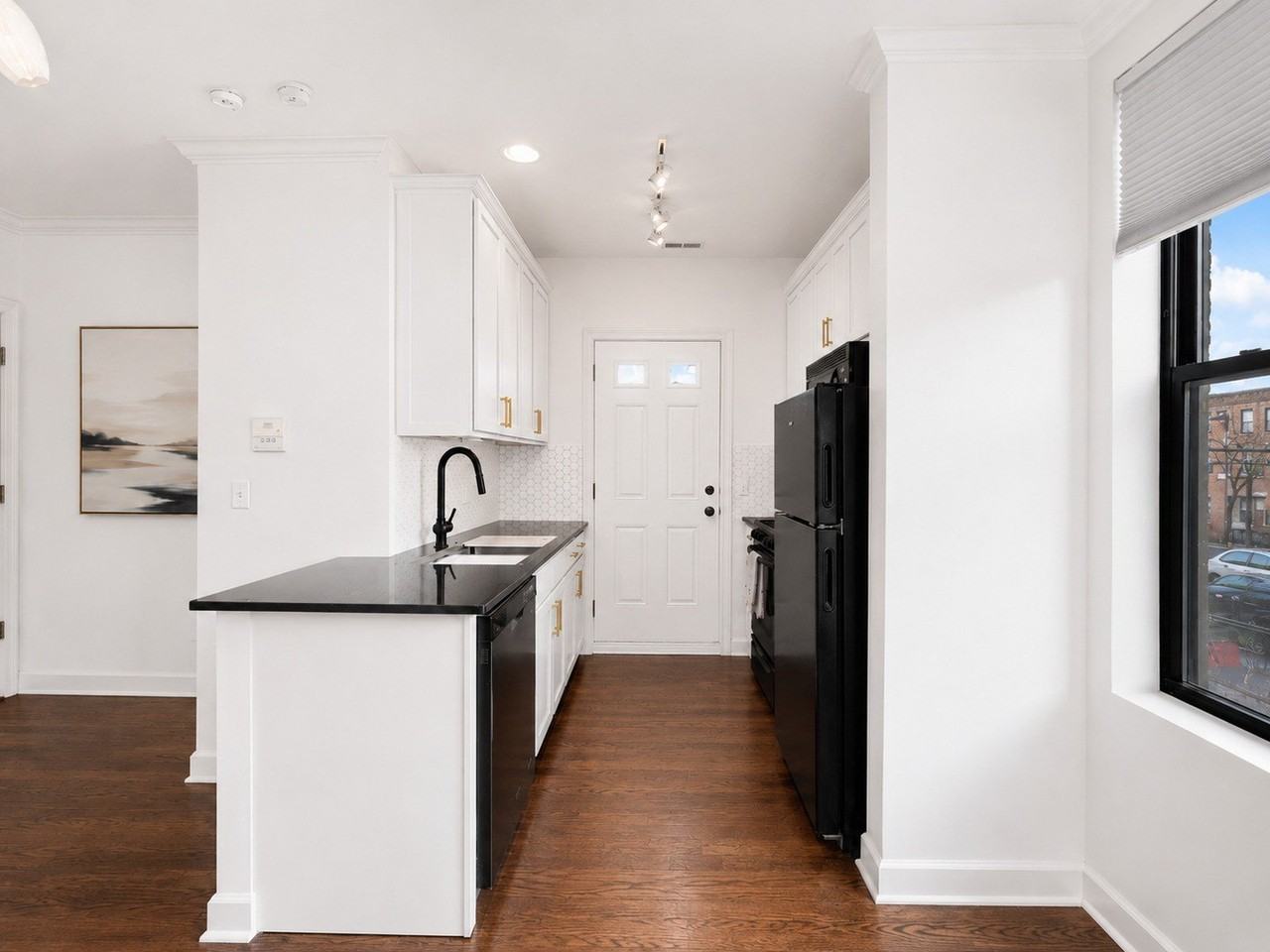 743 W Cornelia Ave #N2 - Photo 6 of 15