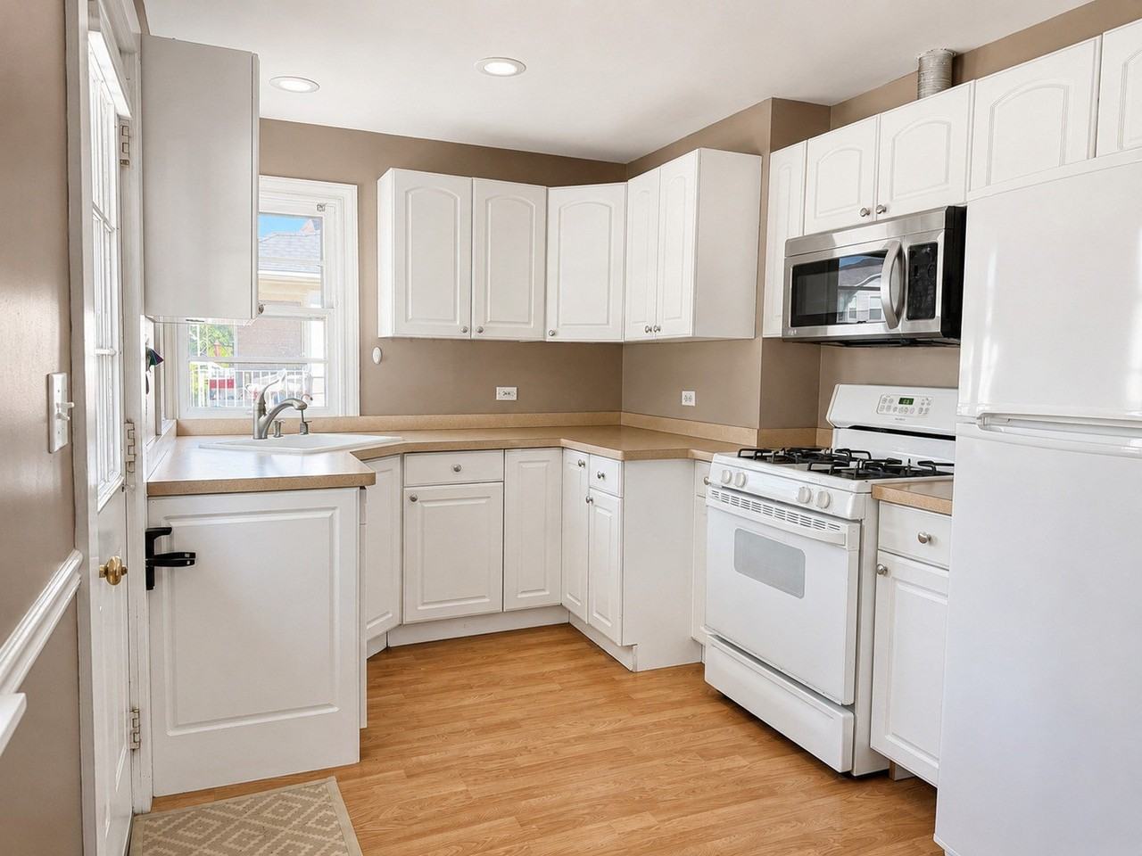 21365 W Ridge Rd - Photo 2 of 14
