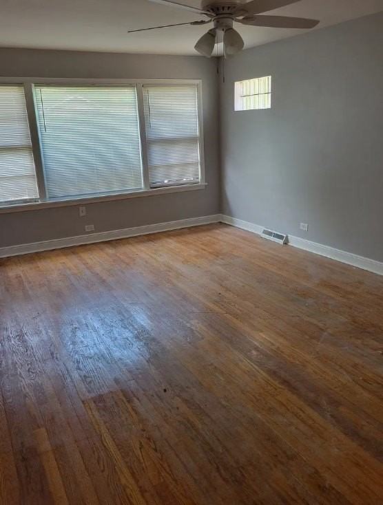 9035 S Euclid Ave - Photo 2 of 15