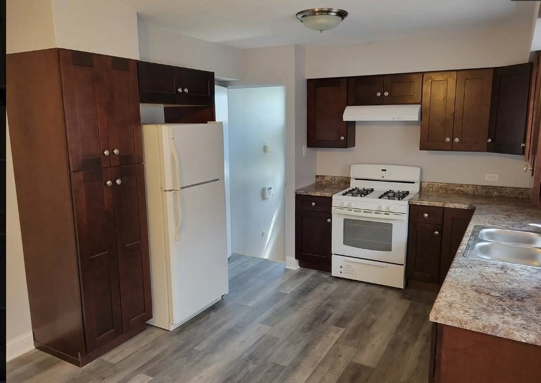 9035 S Euclid Ave - Photo 4 of 15