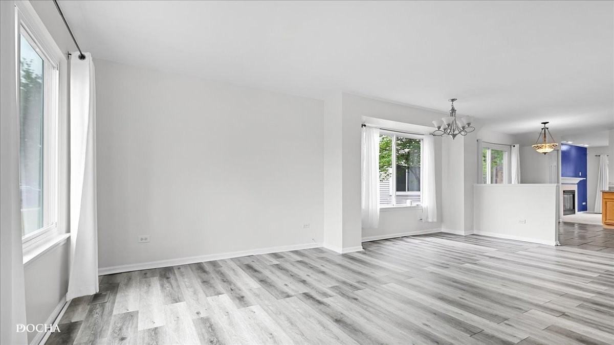 2449 Mayfield Dr - Photo 4 of 30
