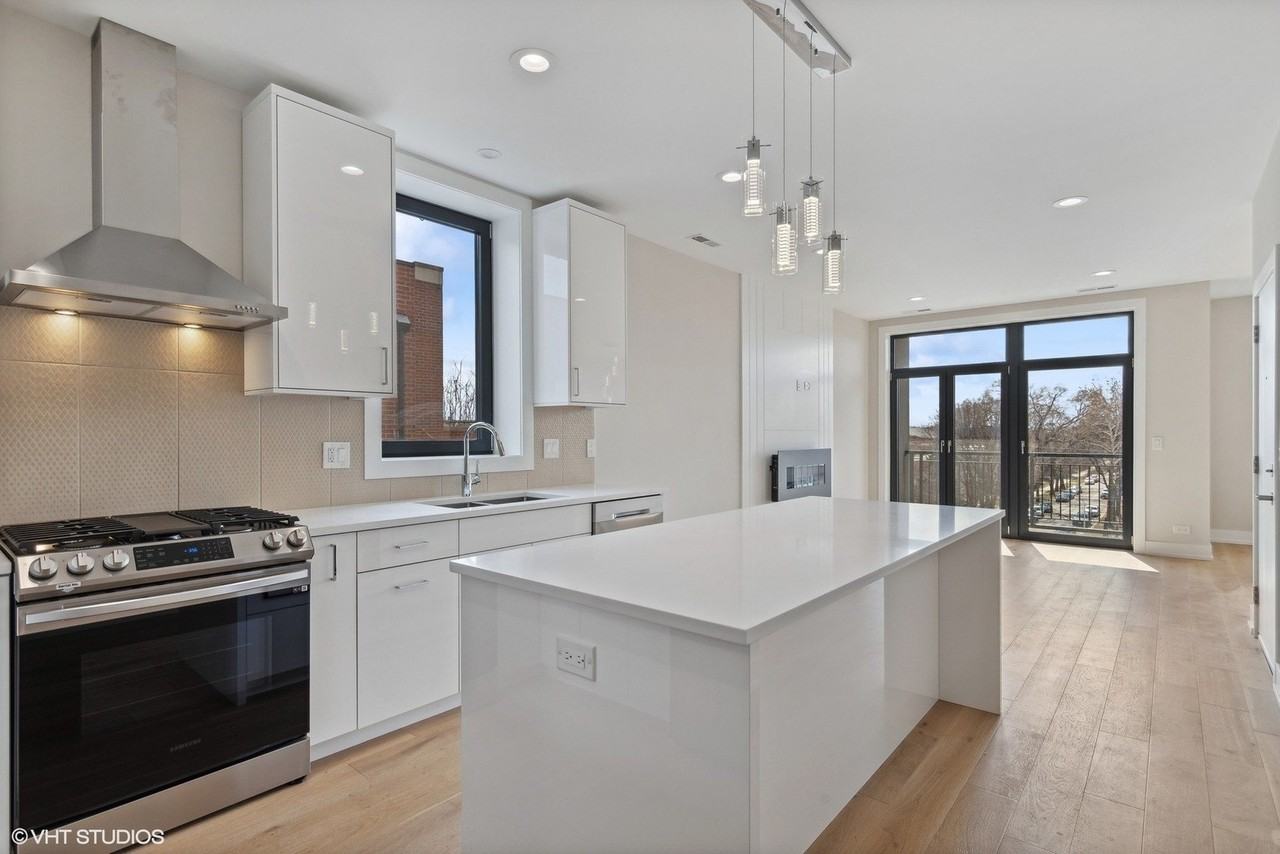 3332 W Irving Park Rd #3 - Photo 6 of 18