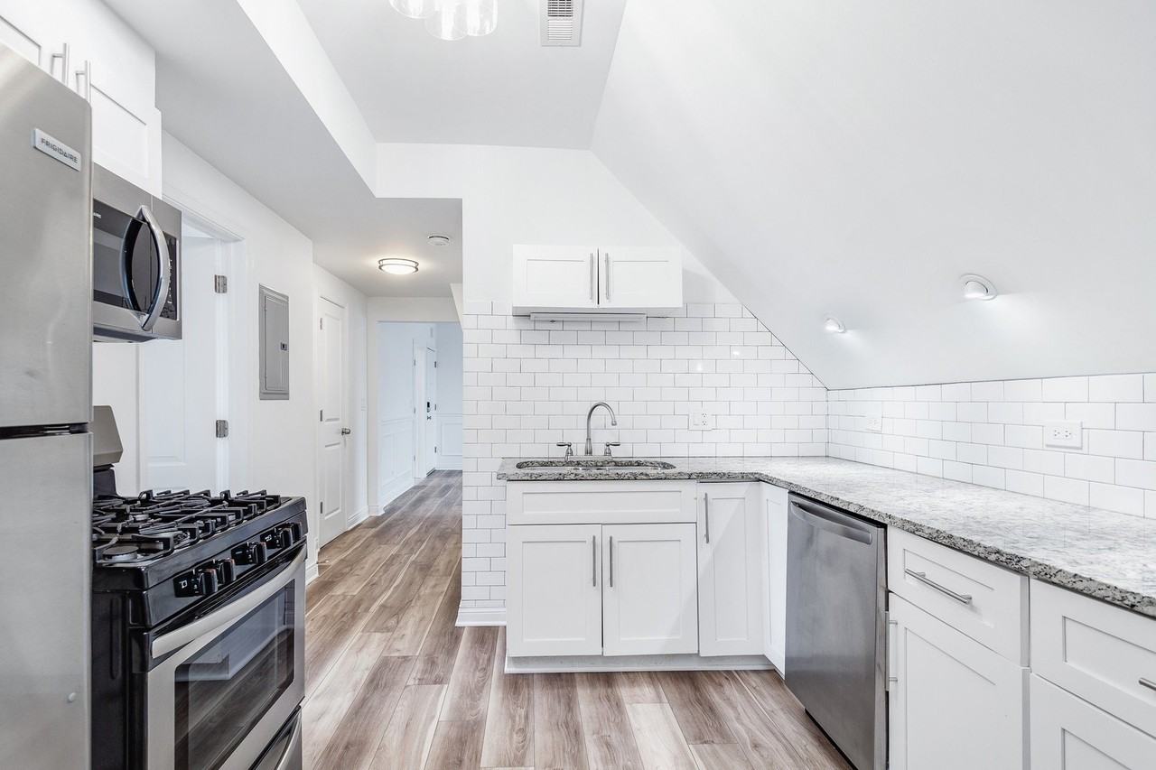 2634 N Lawndale Ave #3 - Photo 3 of 11